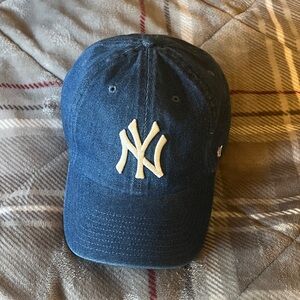 New York Yankees Navy Logo Baseball Cap